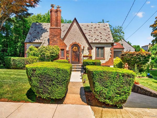 41 Green Place , New Rochelle, NY 10801