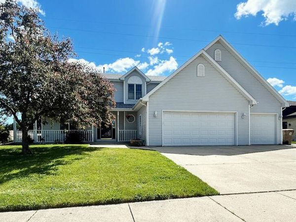 2215 28 th Ave, Kenosha, WI 53140