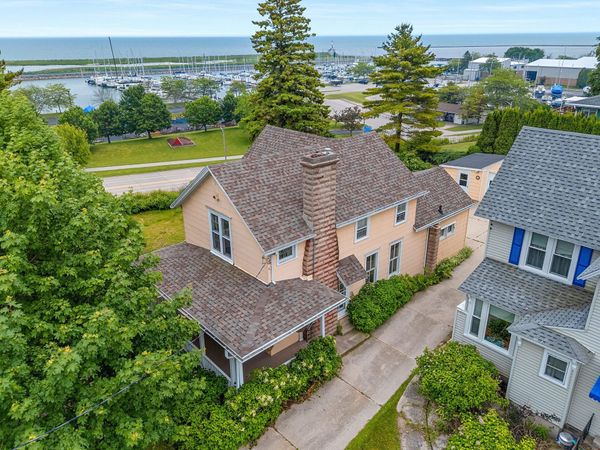 315 Park St, Manitowoc, WI 54220