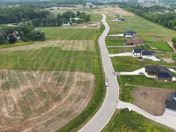 440 Beere Ln, Rochester, WI 53105