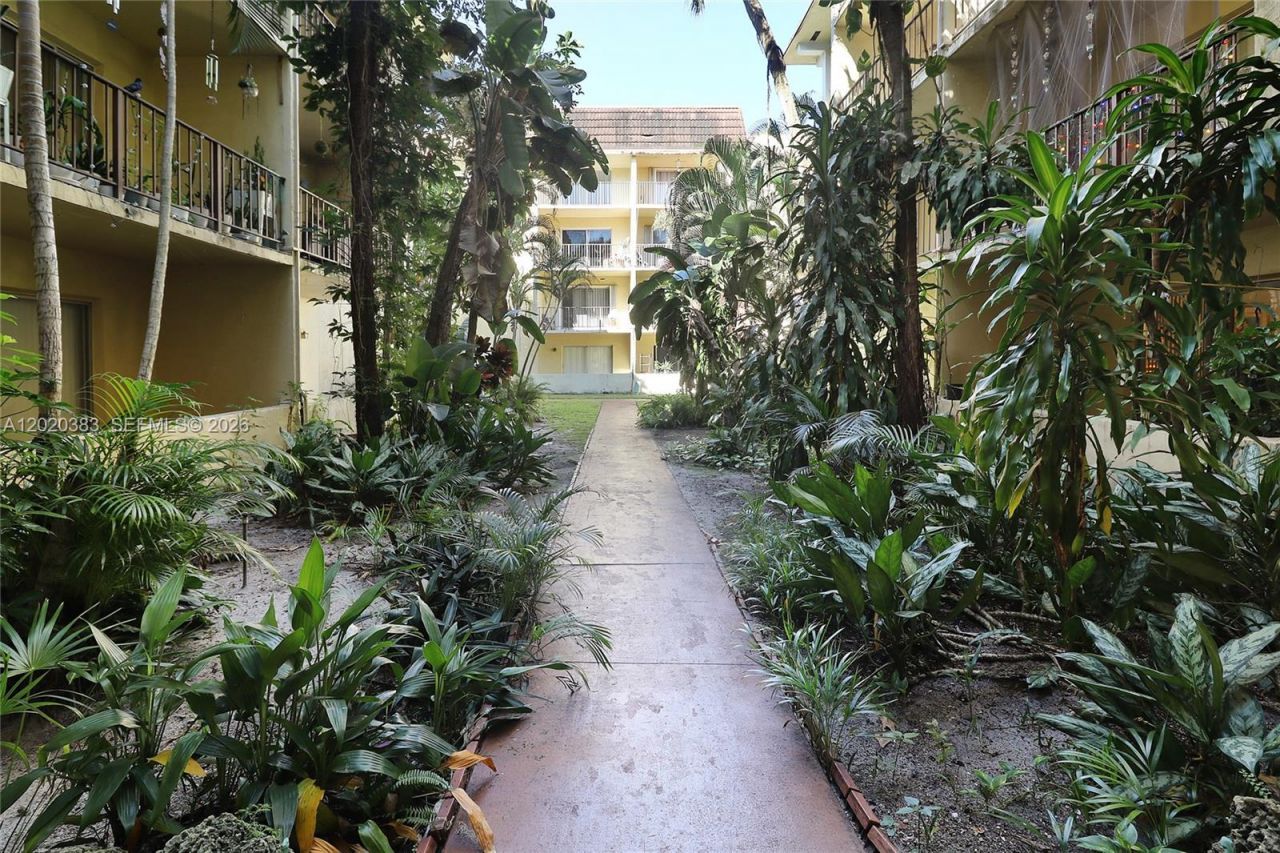 11905 NE 2nd Ave , Unit C403, North Miami, FL 33161 Photo