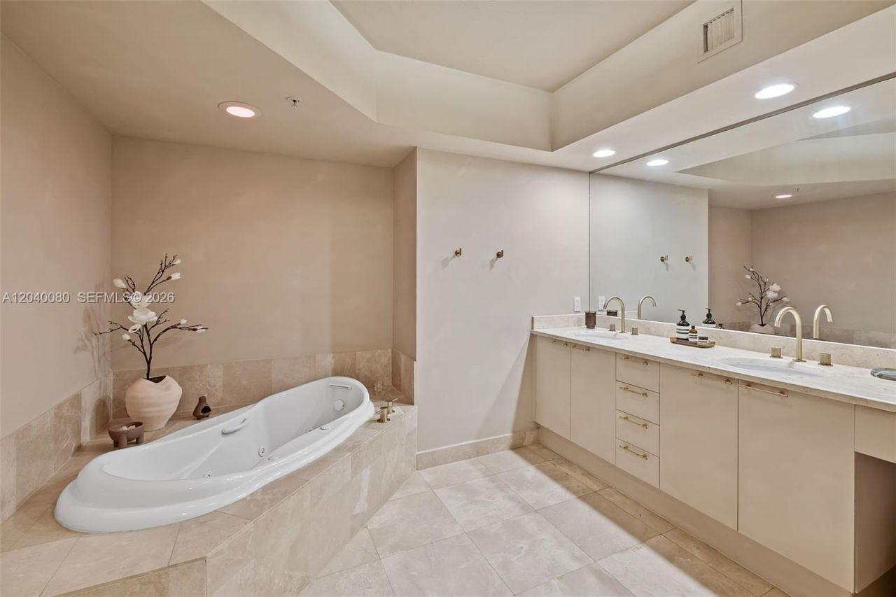 14951 Royal Oaks Ln , Unit 1202, North Miami, FL 33181 Photo