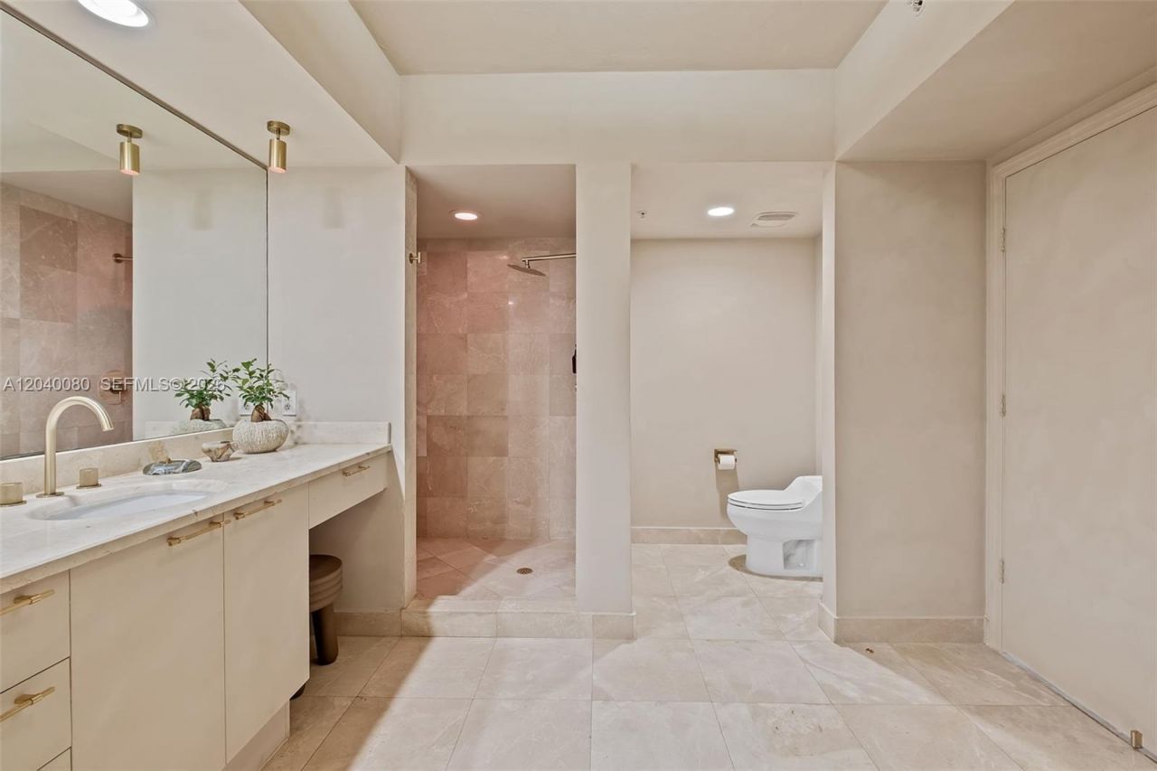 14951 Royal Oaks Ln , Unit 1202, North Miami, FL 33181 Photo