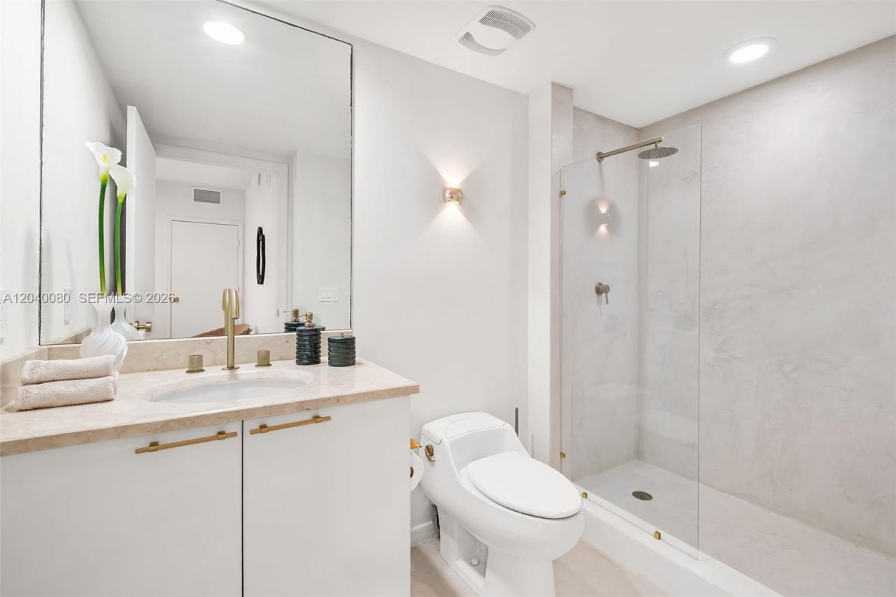 14951 Royal Oaks Ln , Unit 1202, North Miami, FL 33181 Photo