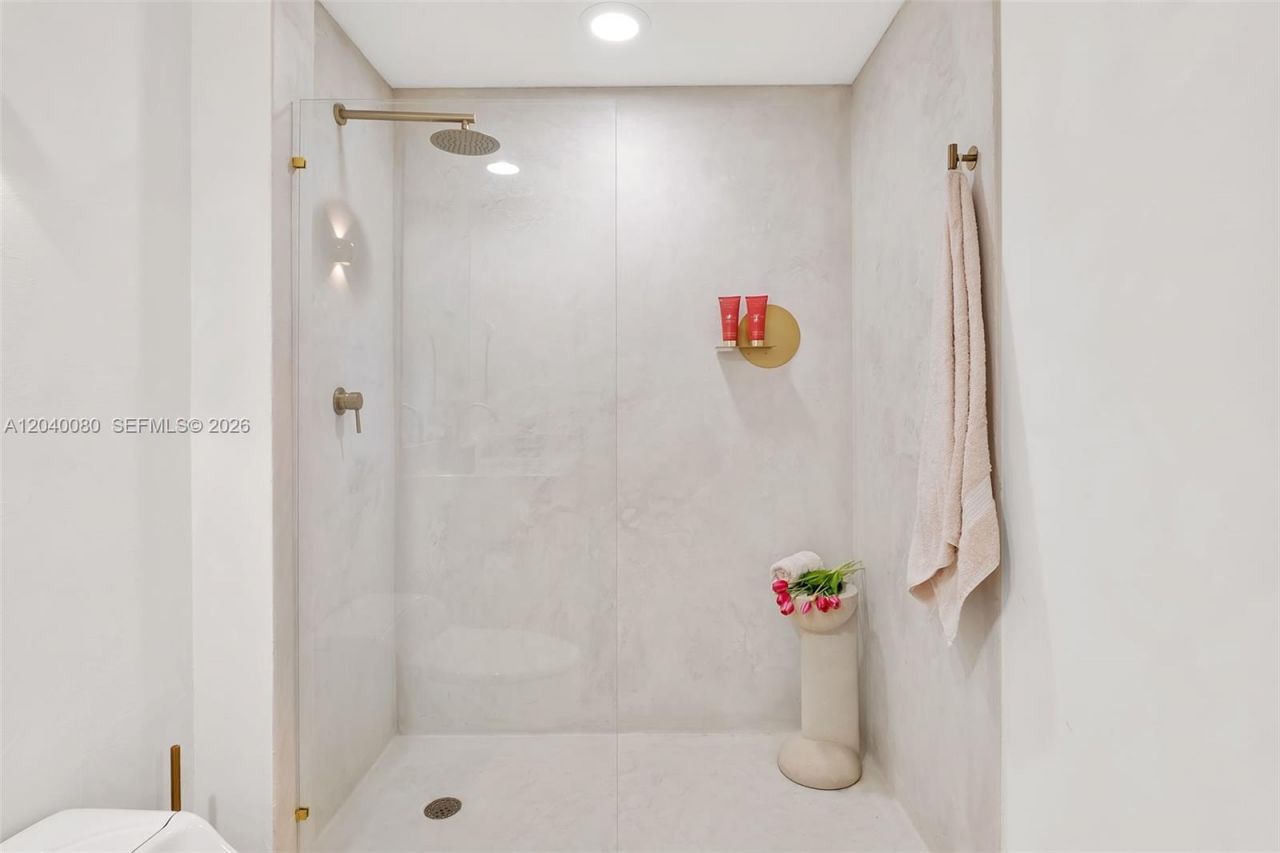14951 Royal Oaks Ln , Unit 1202, North Miami, FL 33181 Photo