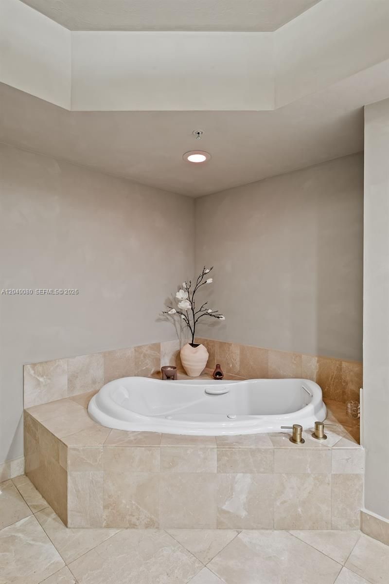 14951 Royal Oaks Ln , Unit 1202, North Miami, FL 33181 Photo