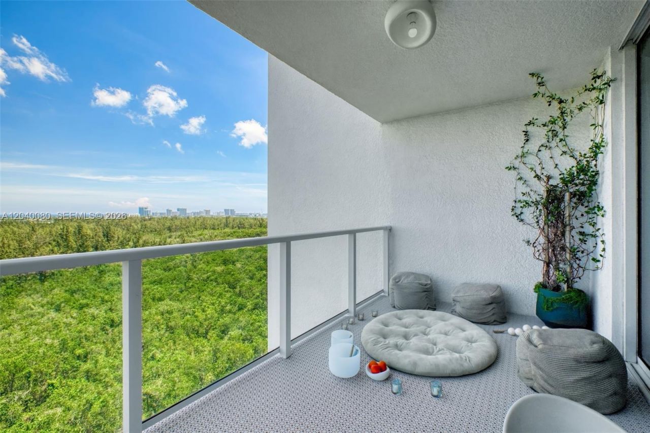 14951 Royal Oaks Ln , Unit 1202, North Miami, FL 33181 Photo