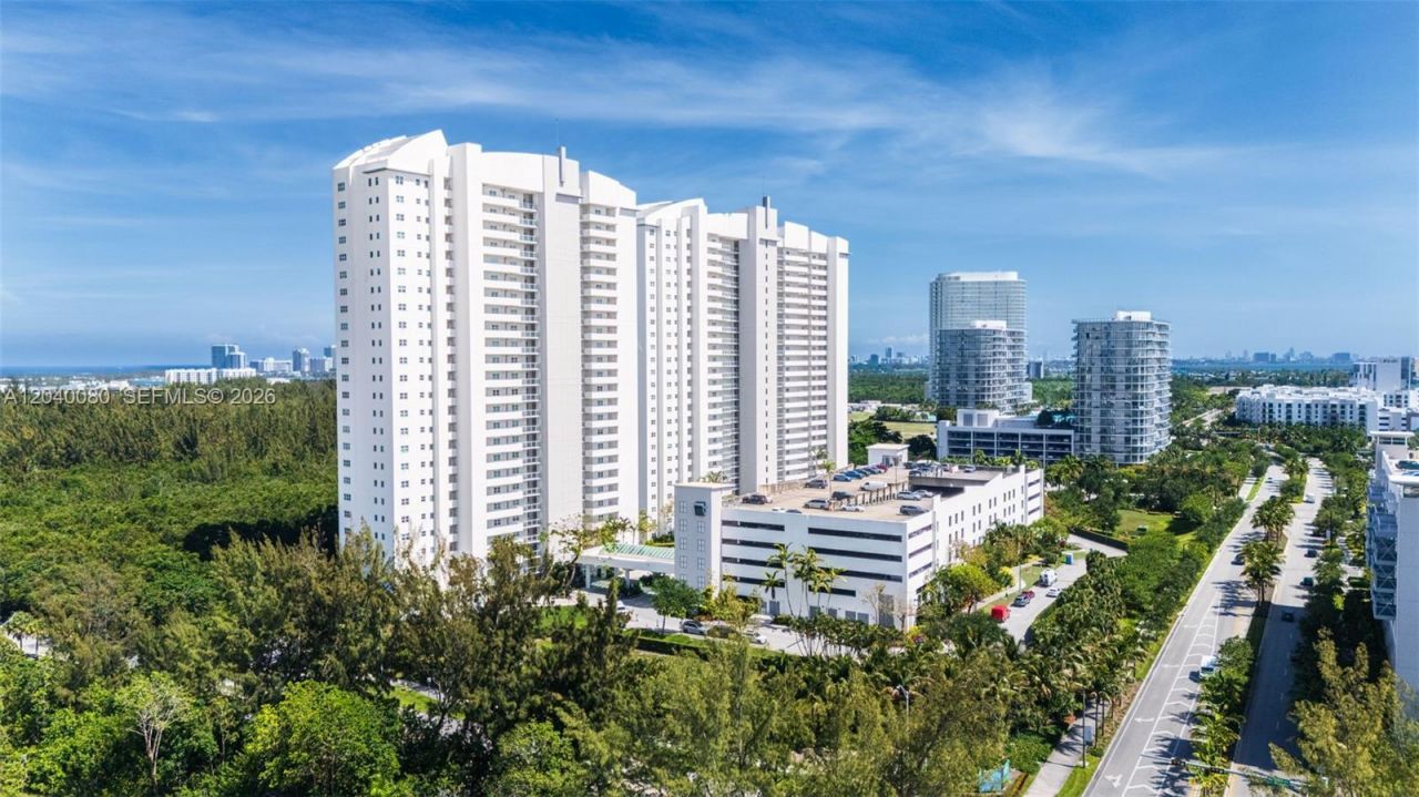 14951 Royal Oaks Ln , Unit 1202, North Miami, FL 33181 Photo