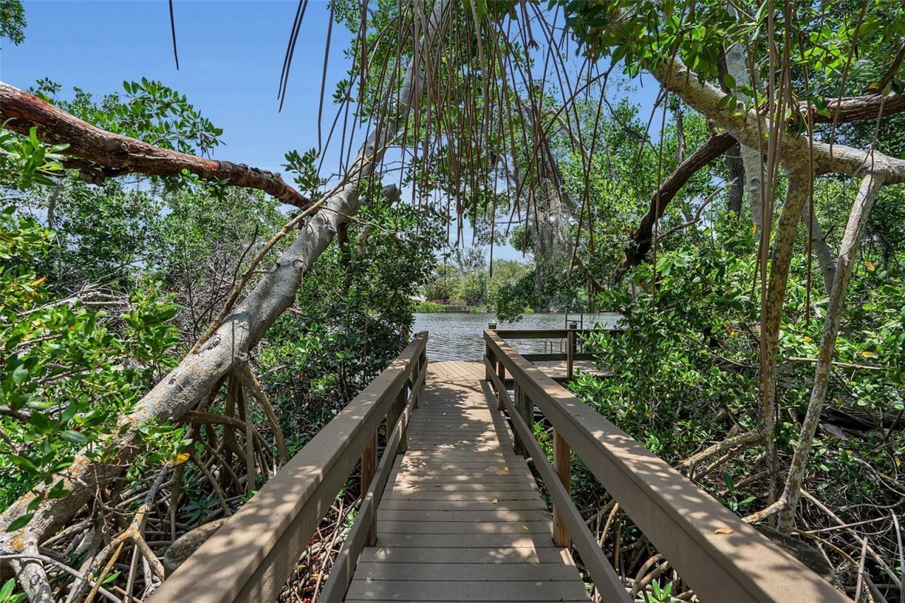 8132 Sanderling Road, Sarasota, FL 34242 Photo