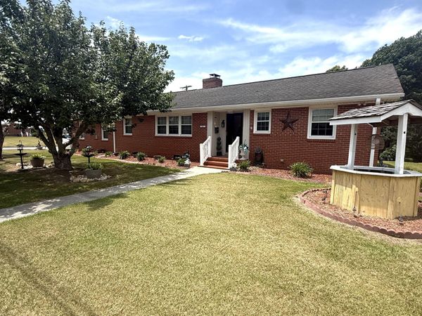 101 Carolina Avenue , Hertford, NC 27944