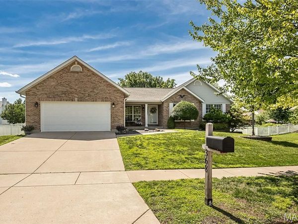 368 Clarendon Lane , St Charles, MO 63301