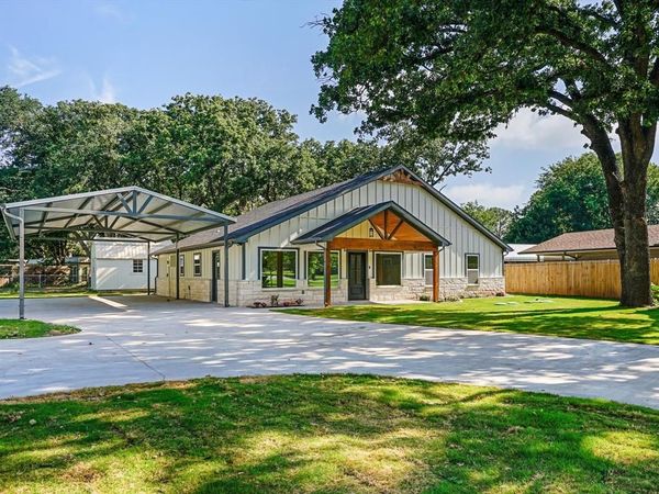 4004 Pueblo Court , Granbury, TX 76048