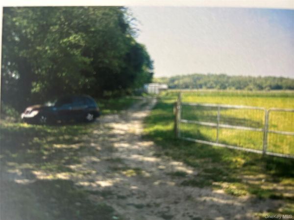4042 Sound Avenue , Riverhead, NY 11901