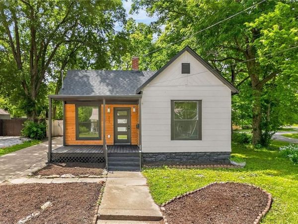 313 W Poplar Street, Olathe, KS 66061
