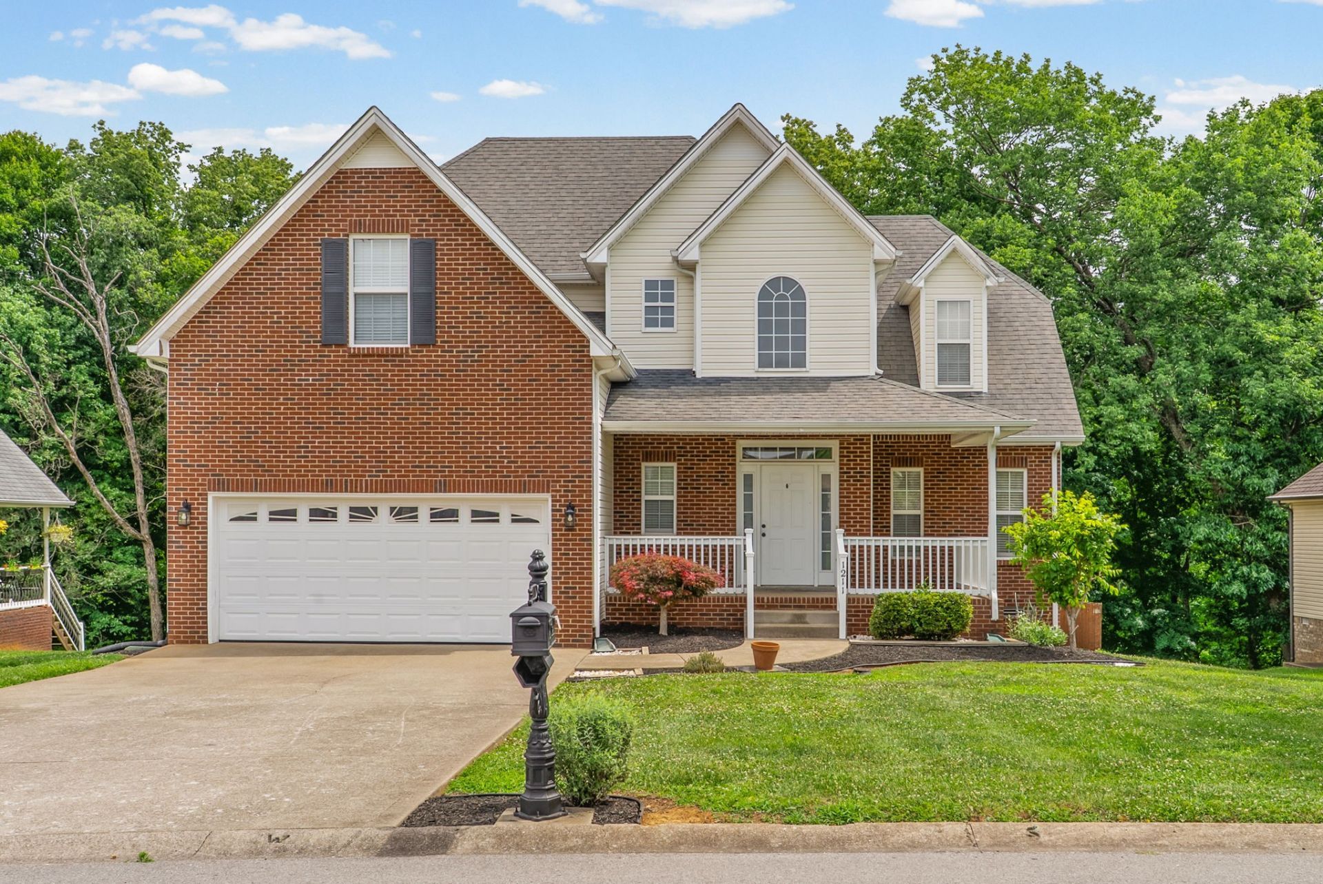 1211 Viewmont Dr , Clarksville, TN 37040 Main Photo