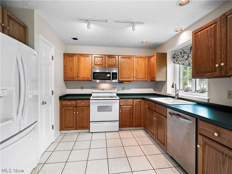 32225 Augusta Drive, Avon Lake, OH 44012 Photo 13