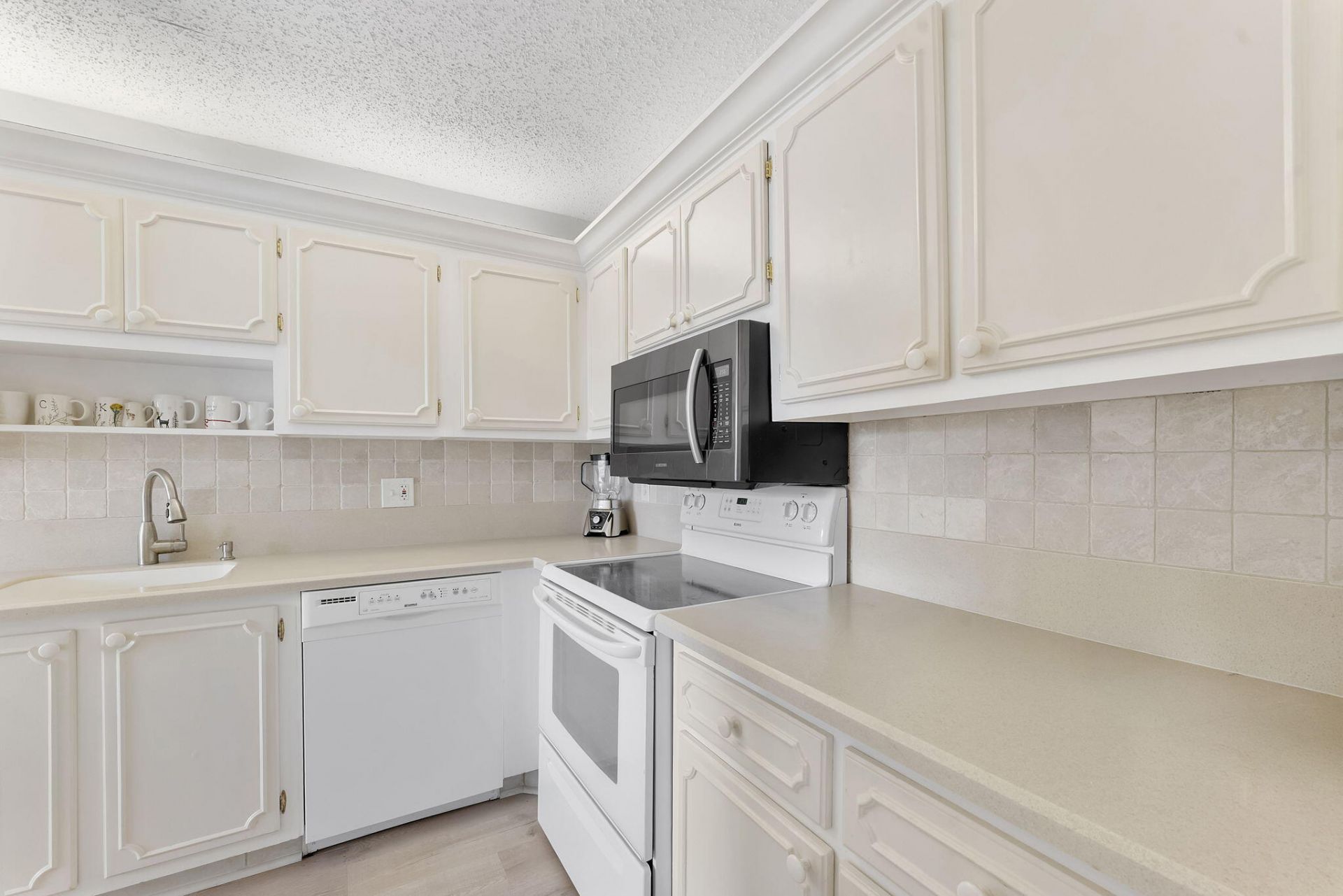 1110 Boxwood Drive, Unit 202, Delray Beach, FL 33445 Photo