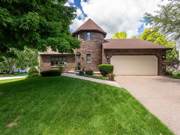 1650 Prairie Vista Drive , Bettendorf, IA 52722