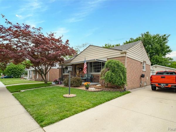 1621 E Pearl Avenue, Hazel Park, MI 48030