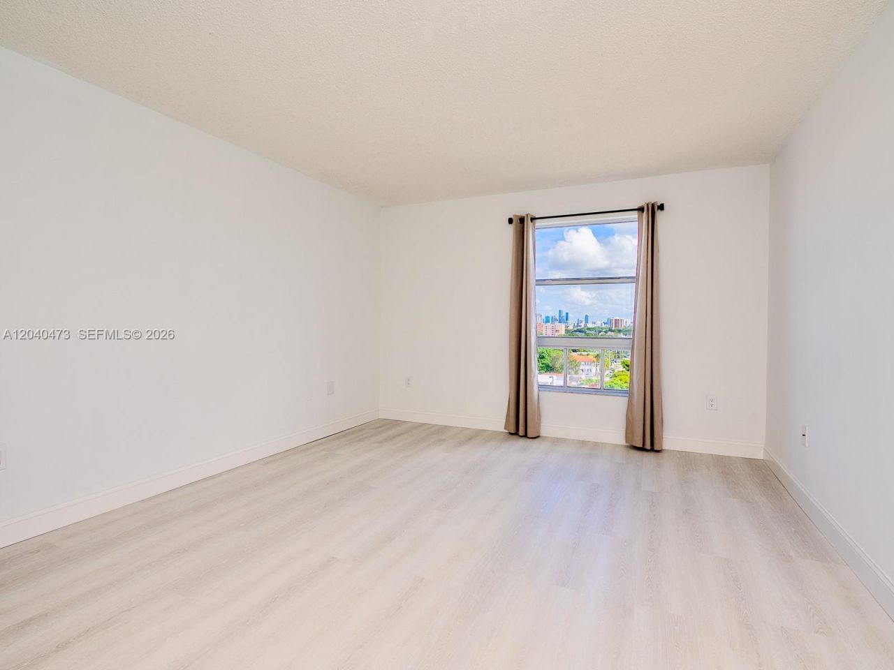 2351 Douglas Rd, Unit 910, Miami, FL 33145 Photo