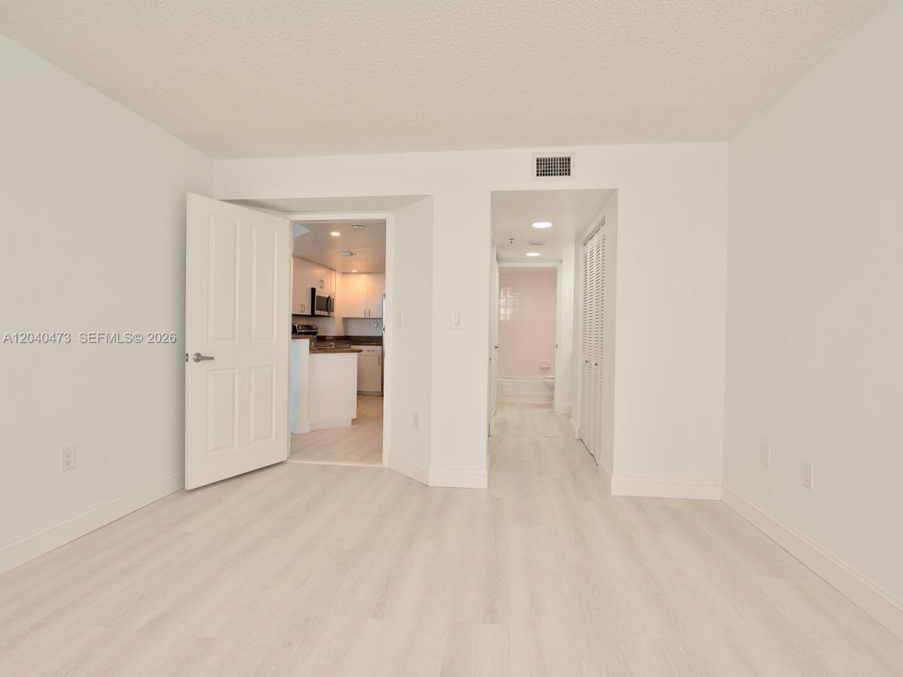 2351 Douglas Rd , Unit 910, Miami, FL 33145 Photo