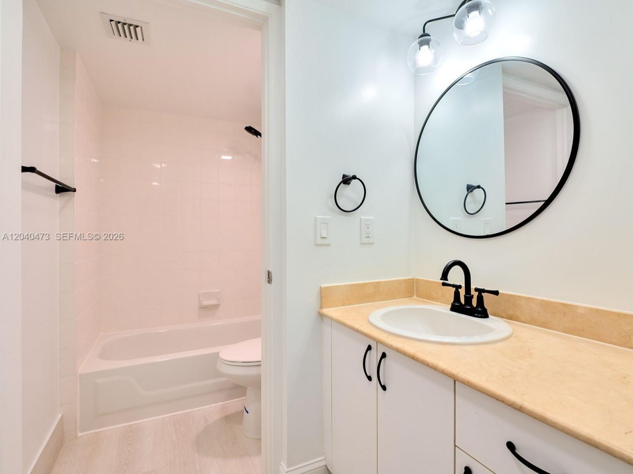2351 Douglas Rd , Unit 910, Miami, FL 33145 Photo