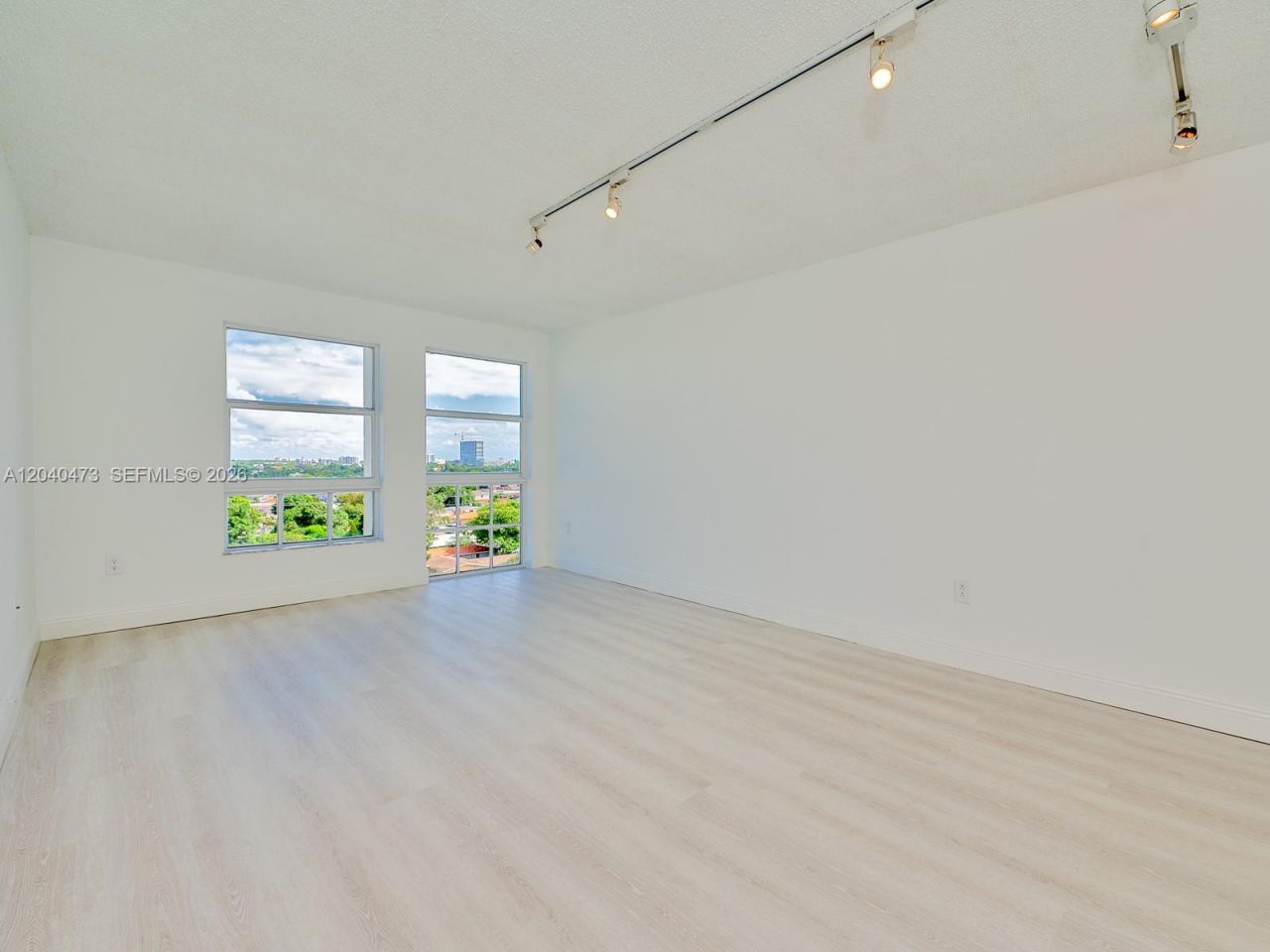 2351 Douglas Rd , Unit 910, Miami, FL 33145 Photo