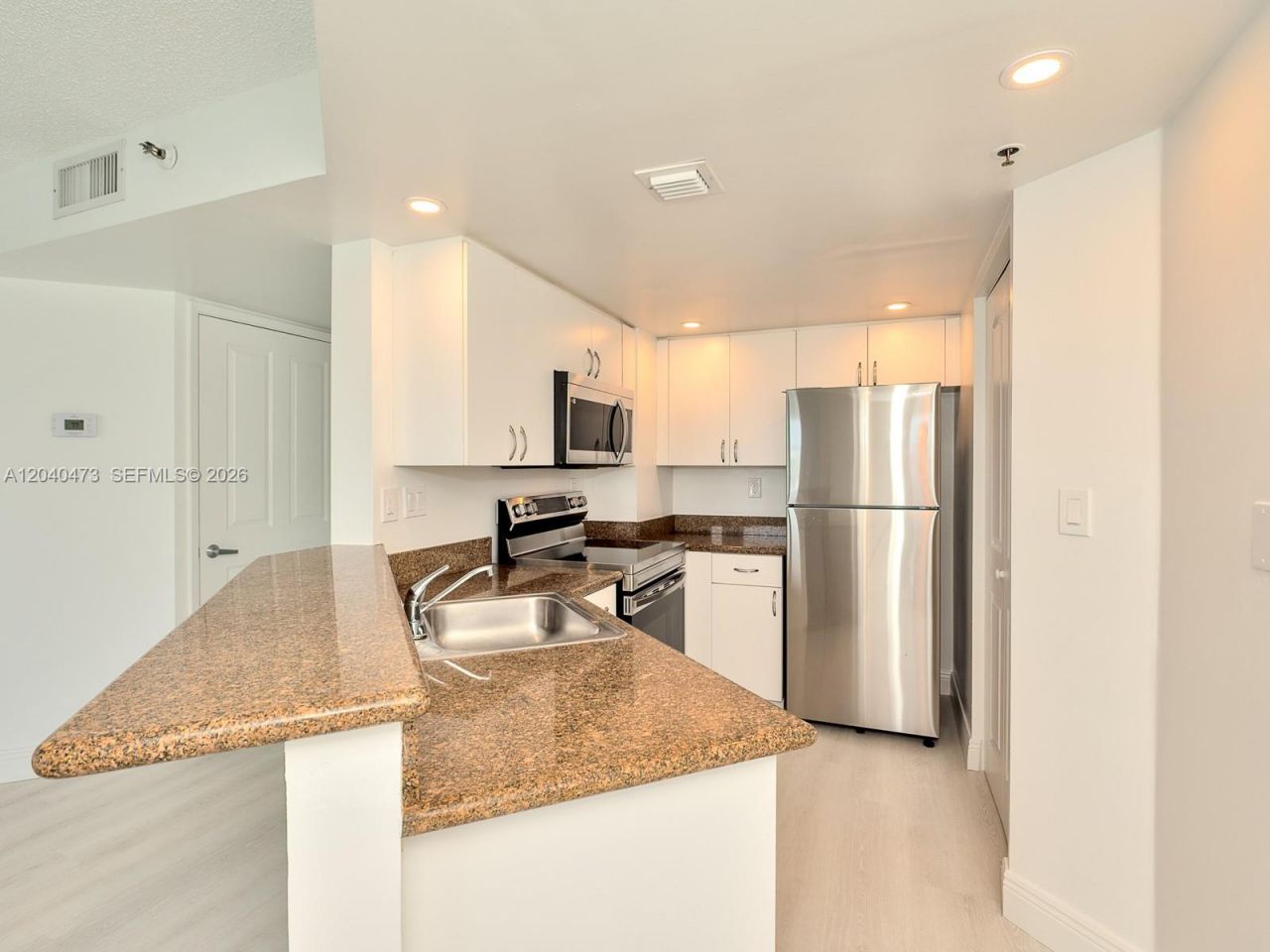 2351 Douglas Rd , Unit 910, Miami, FL 33145 Photo