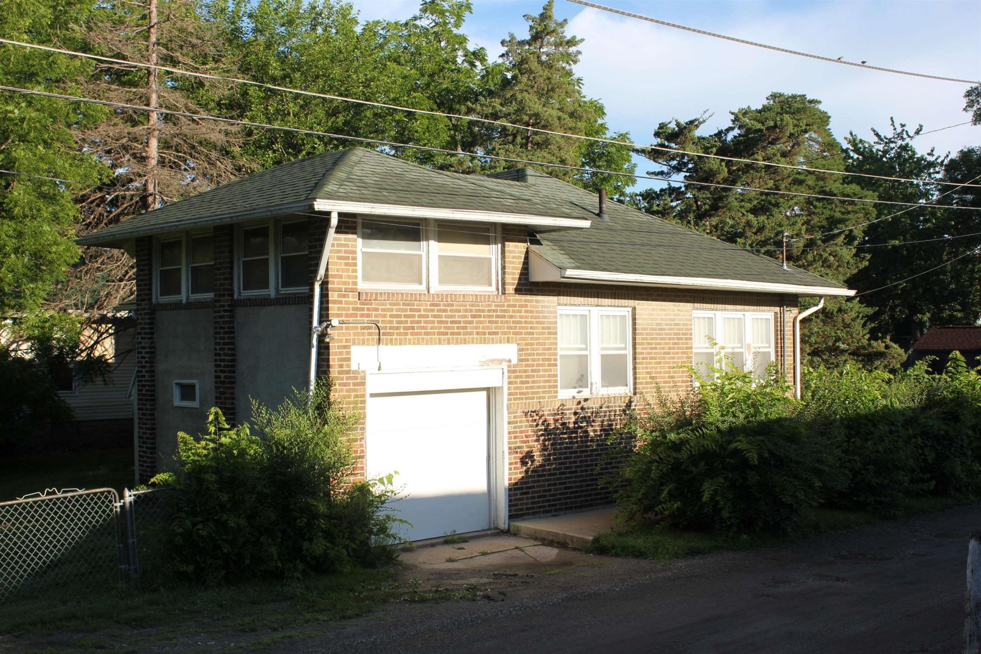 415 W Parker Street, Waterloo, IA 50703 Main Photo