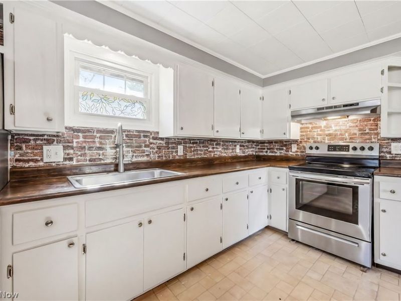 2351 S Duck Creek Road, North Jackson, OH 44451 Photo 8
