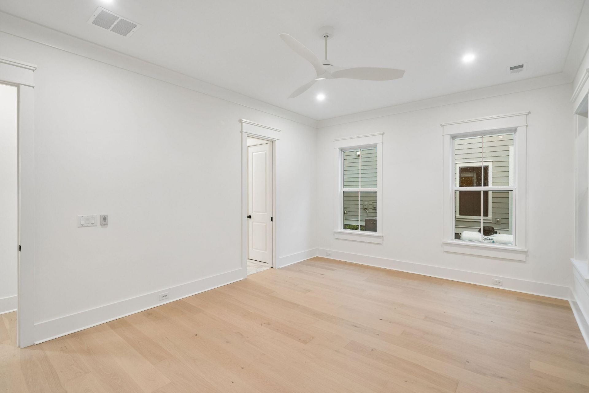 717 Eagle Street Photo 36
