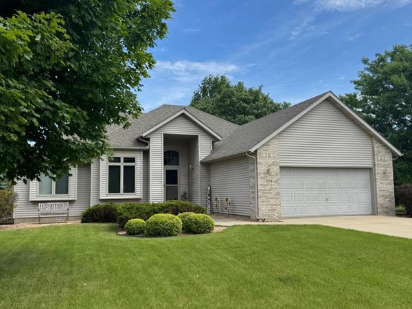 204 Allen Lane , Faribault, MN 55021