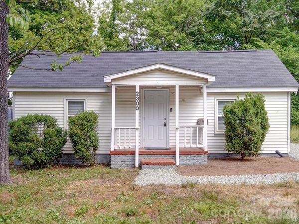 2300 Kennesaw Drive , Charlotte, NC 28216