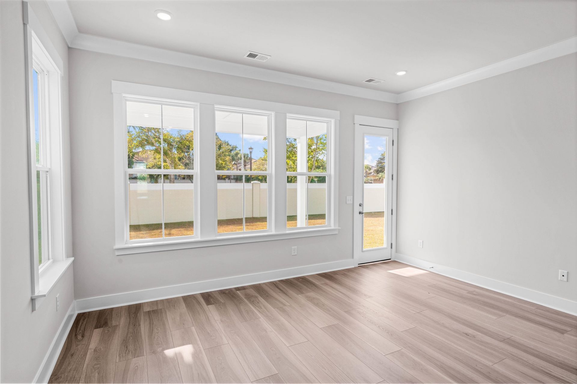 210 Atlantic Breeze St. Photo 19