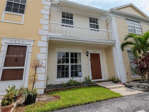2836 S Edgehill Ln , Cooper City, FL 33026