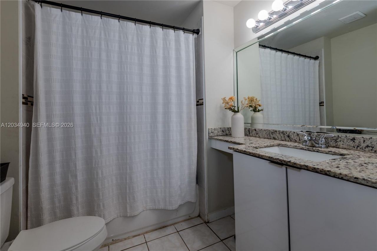 2836 S Edgehill Ln , Cooper City, FL 33026 Photo