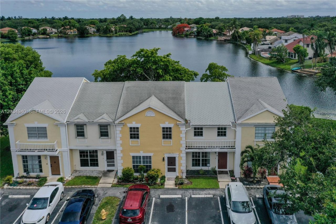2836 S Edgehill Ln , Cooper City, FL 33026 Photo
