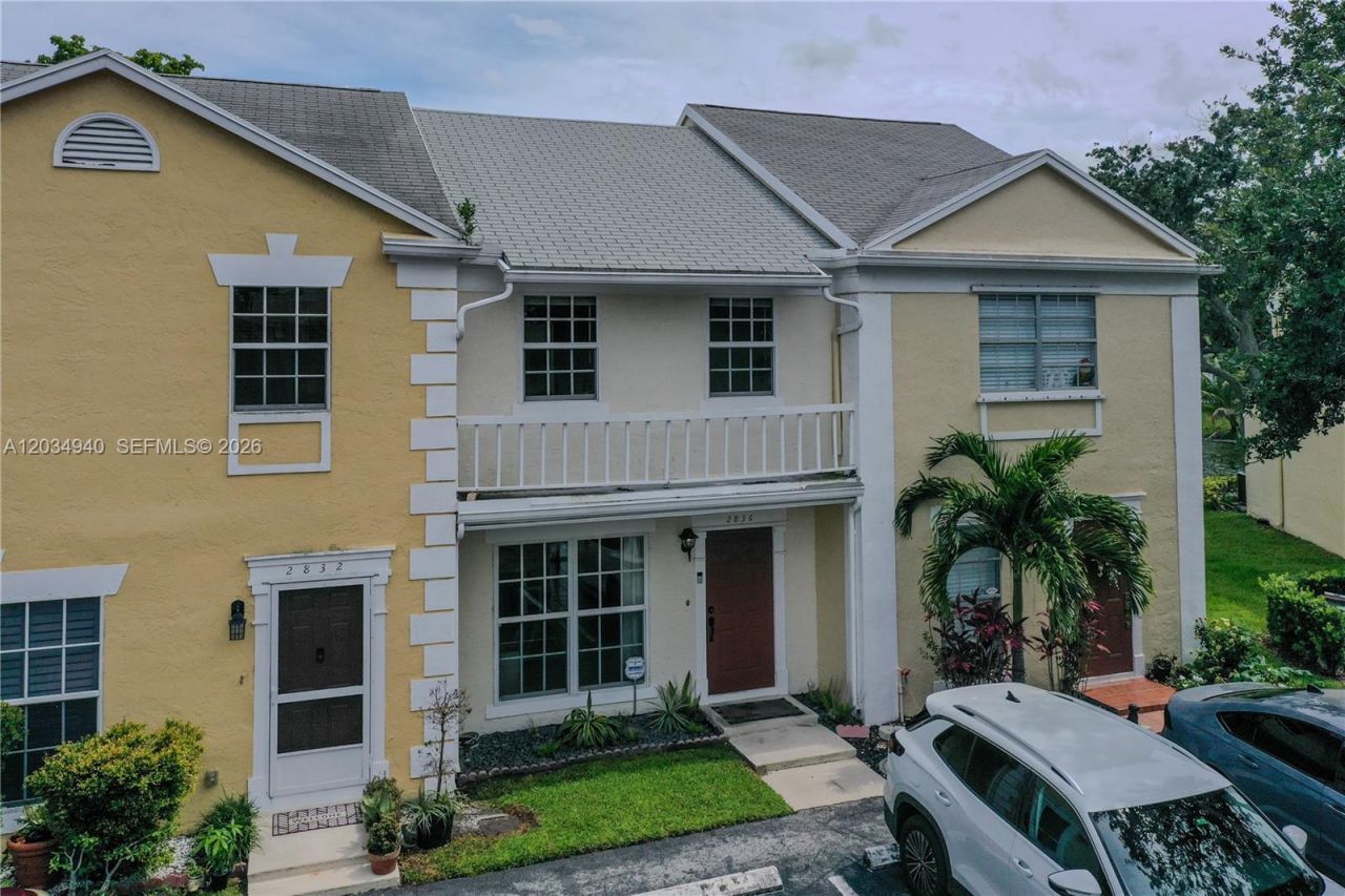 2836 S Edgehill Ln , Cooper City, FL 33026 Photo