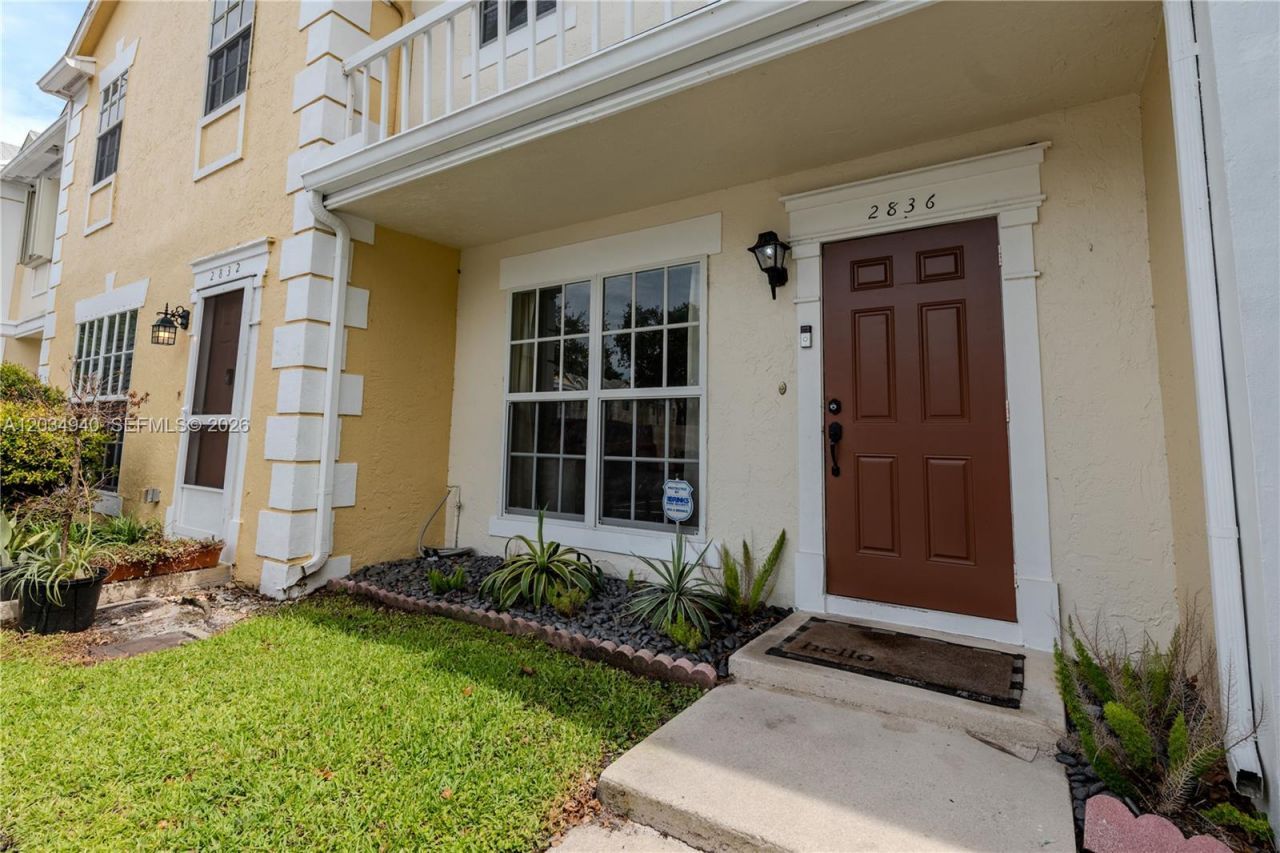 2836 S Edgehill Ln , Cooper City, FL 33026 Photo