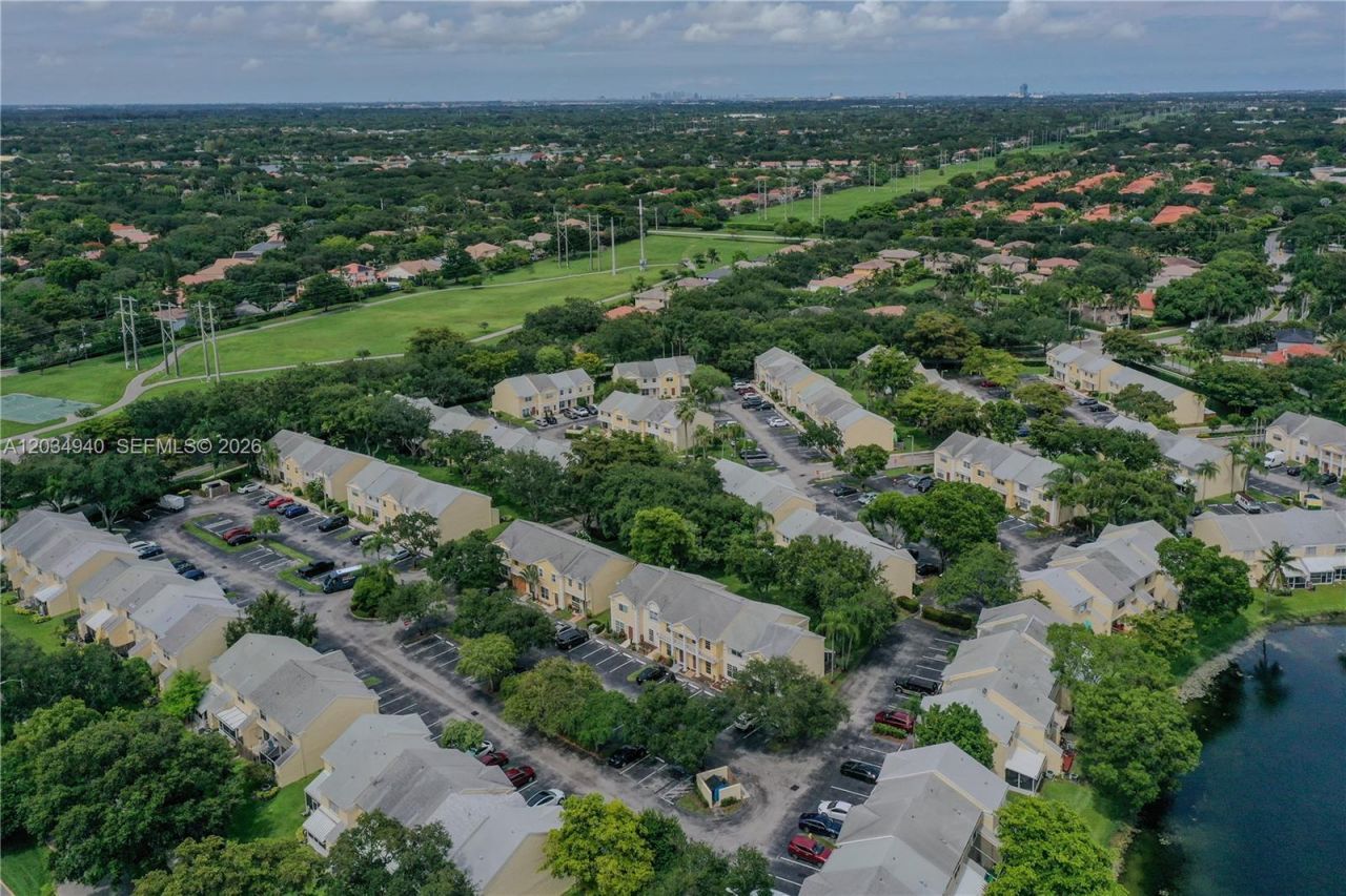 2836 S Edgehill Ln , Cooper City, FL 33026 Photo