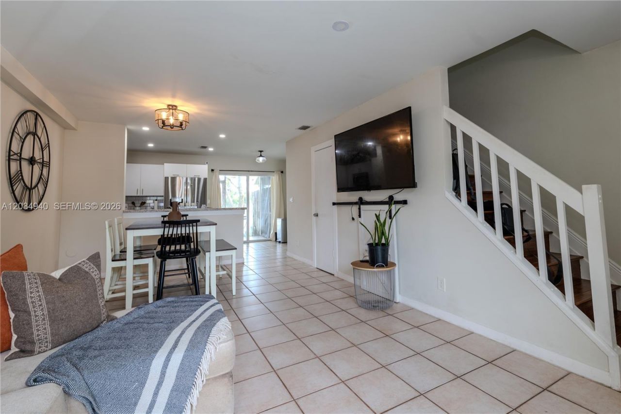 2836 S Edgehill Ln , Cooper City, FL 33026 Photo