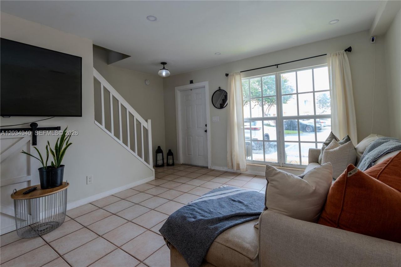 2836 S Edgehill Ln , Cooper City, FL 33026 Photo
