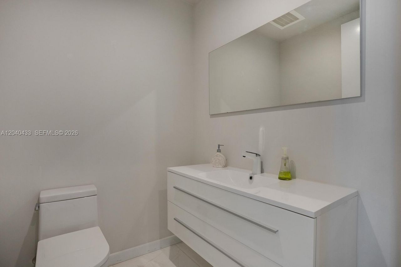 275 Giralda Ave, Unit 6C, Coral Gables, FL 33134 Photo