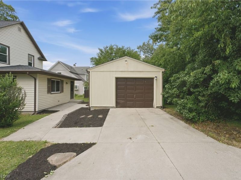 123 E State Street, Barberton, OH 44203 Photo 4