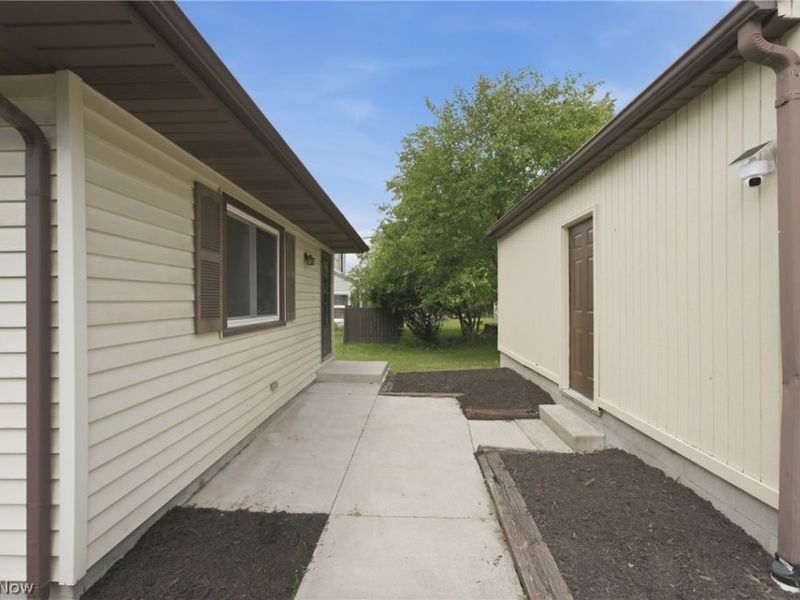 123 E State Street, Barberton, OH 44203 Photo 5