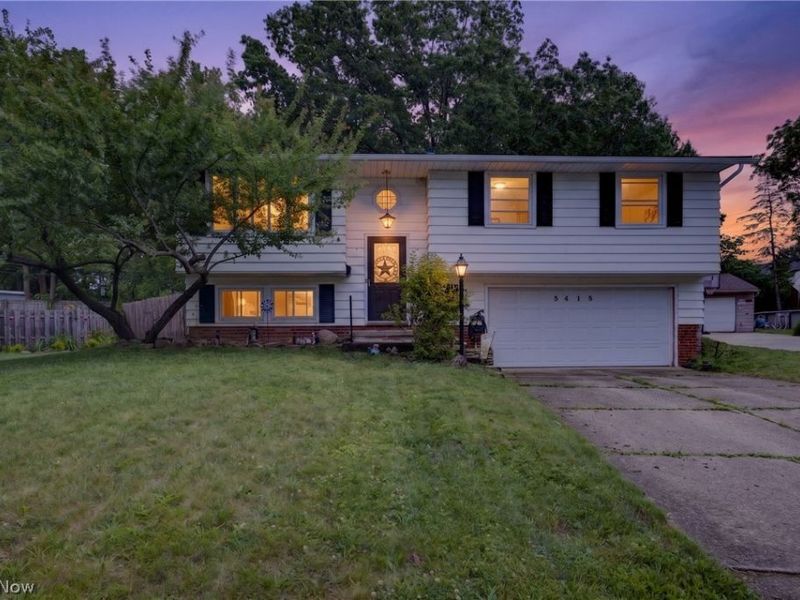 5415 Amherst Drive, Parma, OH 44129 Photo 2