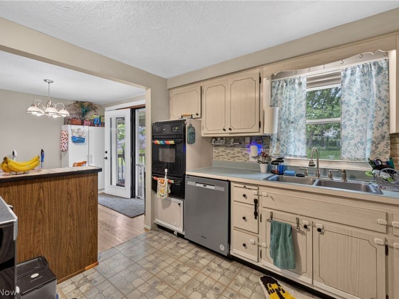 5415 Amherst Drive, Parma, OH 44129 Photo 22