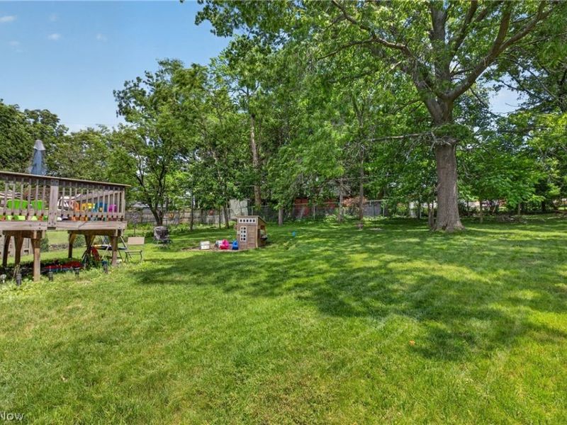 5415 Amherst Drive, Parma, OH 44129 Photo 3
