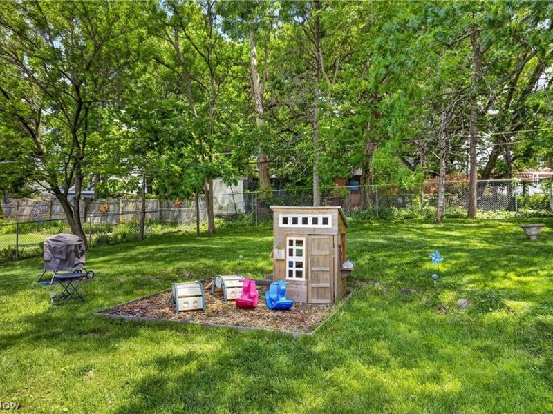 5415 Amherst Drive, Parma, OH 44129 Photo 8