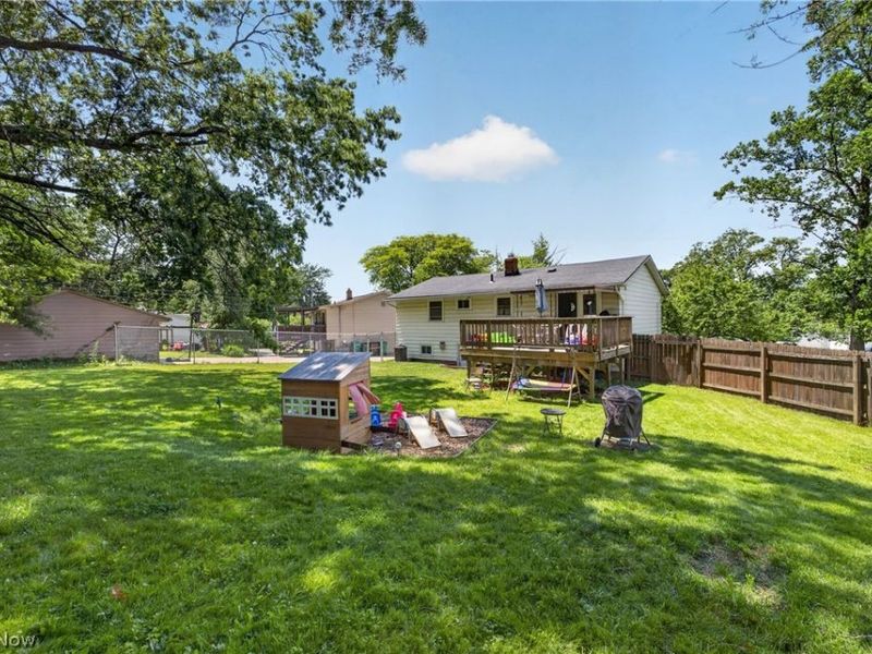 5415 Amherst Drive, Parma, OH 44129 Photo 9